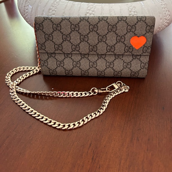 *AUTHENTIC*GUCCI GG SUPREME MONOGRAM ORANGE HEART WALLET - Picture 2 of 15